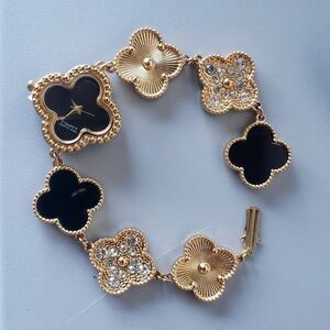 Elegant gold and black clover bracelet watch